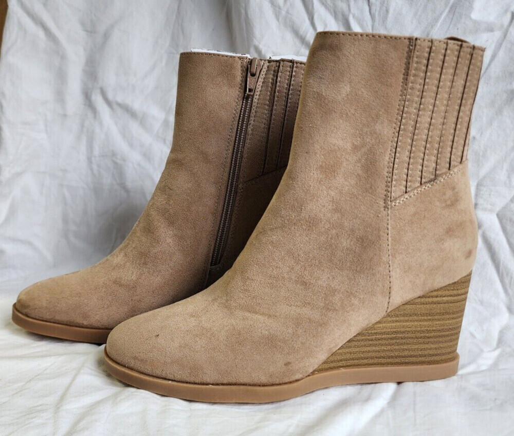 New Universal Thread Women's Cypress Wedge Boots Taupe Size 11